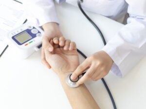 causas da hipertensão arterial